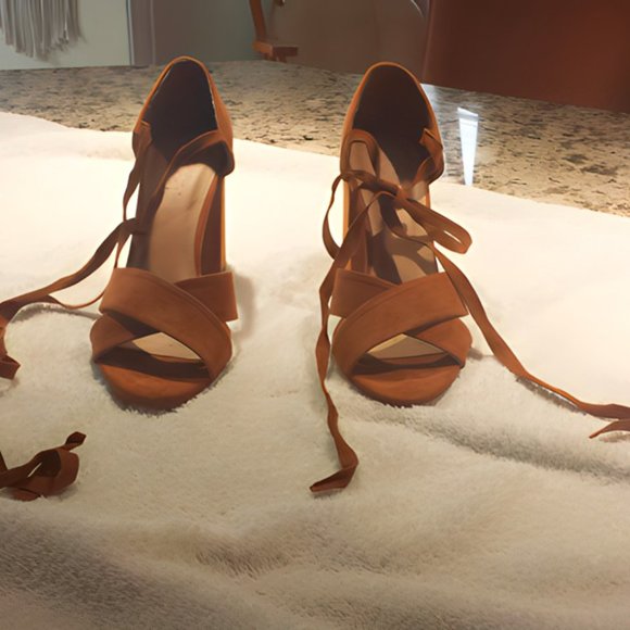 LOFT High Heel Suede Shoes - Picture 3 of 6